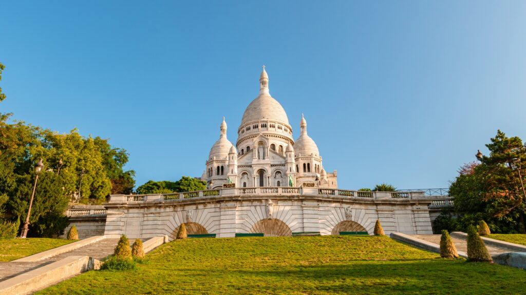 Montmarte Paris, Sacre Coeur Cathedral in Montmartre, Paris, France | SUPERPOBYT Travel