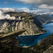 Visiting Beautiful Nature In Norway Will Take You To Mountains And Wilderness Adventure | SUPERPOBYT Travel